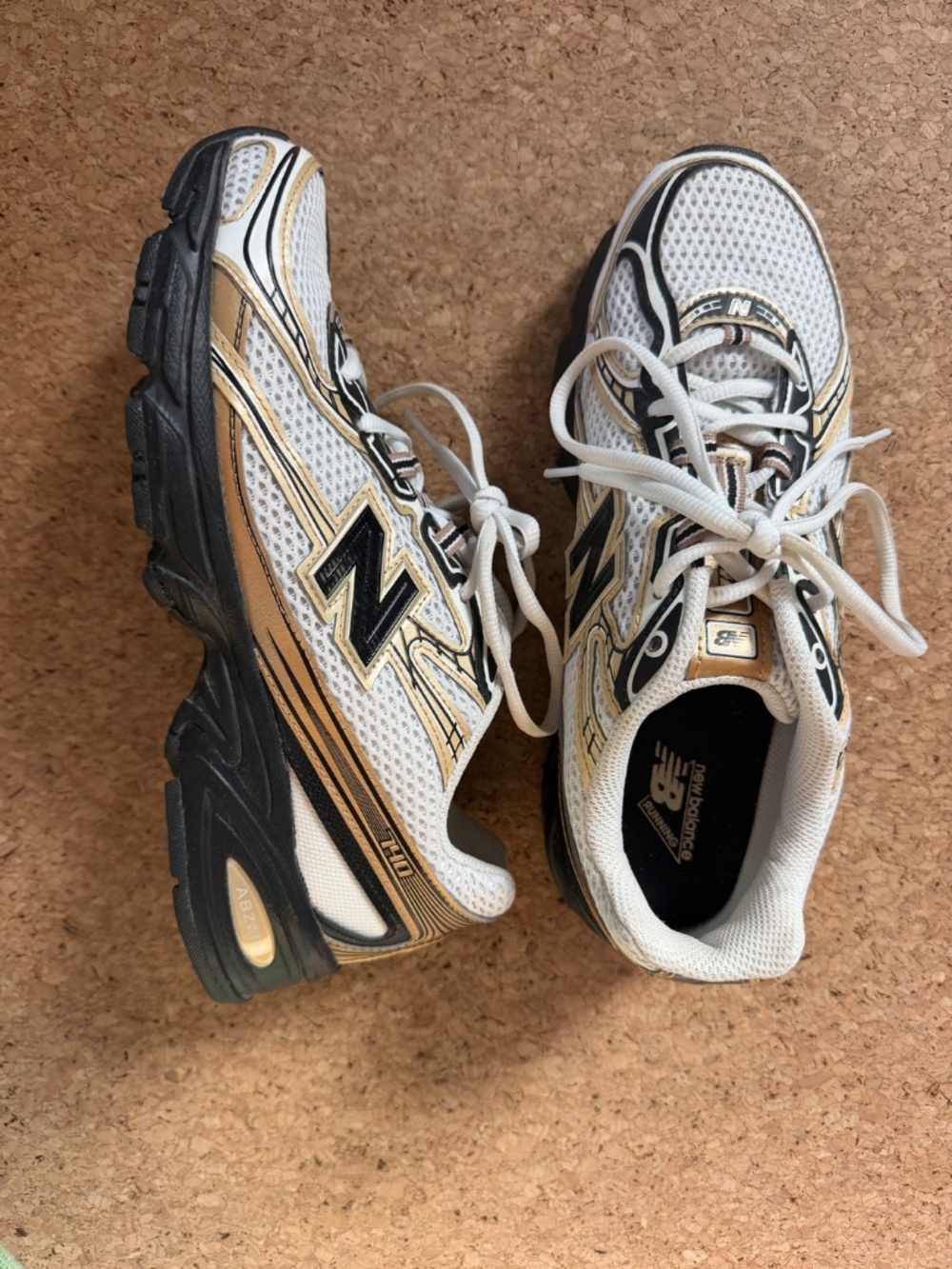 New Balance 740 in the White/Black/Gold Size 8 Women